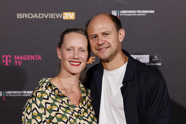 Schauspieler Moritz Führmann mit Ehefrau und Schauspielerin Anna Schudt beim Kölner Emmy Cocktail 2022 anlässlich der 16. Kölner Jurysitzung des International Emmy auf Schloss Arff. Köln, 31.08.2022 NRW Deutschland Copyright: xChristophxHardtx