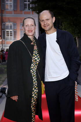 Schauspieler Moritz Führmann mit Ehefrau und Schauspielerin Anna Schudt beim Kölner Emmy Cocktail 2022 anlässlich der 16. Kölner Jurysitzung des International Emmy auf Schloss Arff. Köln, 31.08.2022 NRW Deutschland Copyright: xChristophxHardtx