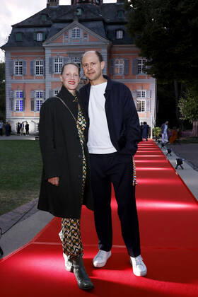 Schauspieler Moritz Führmann mit Ehefrau und Schauspielerin Anna Schudt beim Kölner Emmy Cocktail 2022 anlässlich der 16. Kölner Jurysitzung des International Emmy auf Schloss Arff. Köln, 31.08.2022 NRW Deutschland Copyright: xChristophxHardtx