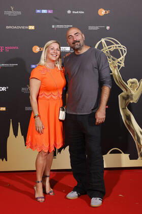 Fernsehmoderatorin Aleksandra Bechtel und Regisseur Tobi Baumann beim Kölner Emmy Cocktail 2022 anlässlich der 16. Kölner Jurysitzung des International Emmy auf Schloss Arff. Köln, 31.08.2022 NRW Deutschland Copyright: xChristophxHardtx