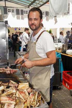 Pfaelzer Gourmet Festival 2022 in Deidesheim 02.09.2022 1. Pfälzer Gourmet Festival by Reichsrat von Buhl & Tristan Brandt. Mit dabei Max Goldberg IRORI - Popup Restaurant. Deidesheim Weingut Reichsrat von Buhl Rheinland-Pfalz