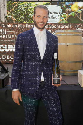 Pfaelzer Gourmet Festival 2022 in Deidesheim 02.09.2022 1. Pfälzer Gourmet Festival by Reichsrat von Buhl & Tristan Brandt. Fußballspieler SV Sandhausen Dennis Diekmeier. Deidesheim Weingut Reichsrat von Buhl Rheinland-Pfalz