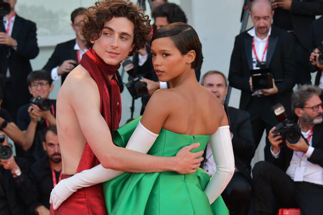 Bilder des Jahres 2022, Entertainment 09 September Entertainment Themen der Woche KW35 Entertainment Bilder des Tages 79eme Festival du Film de Venise - Mostra. VENICE, ITALY - SEPTEMBER 02: Timothee Chalamet and Taylor Russell attend the Bones And All red carpet at the 79th Venice International Film Festival on September 02, 2022 in Venice, Italy. 283674 2022-09-02 Venice Italie  Copyright: xThomasxBohlenx STAR_283674_027