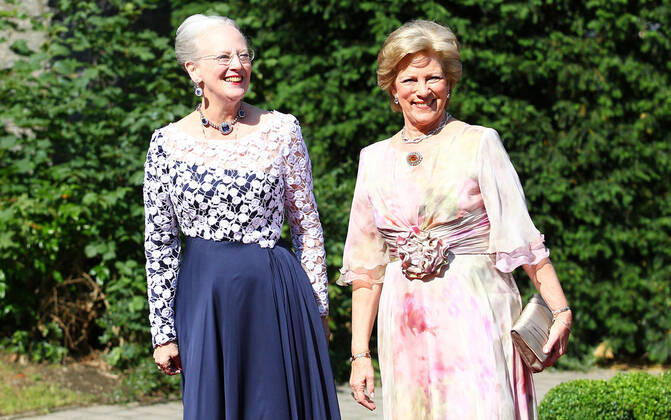 Samstag 18.06.2011, Kirchliche Hochzeit von Prinzessin Nathalie zu Sayn - Wittgenstein - Berleburg und Alexander Johannsmann in Bad Berleburg. Koenigin von Daenemark Margrethe II li. und Koenigin Anne - Marie von Griechenland re.