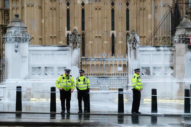 Bilder des Jahres 2022, News 09 September News Themen der Woche KW36 News Bilder des Tages Animal Rebellion protestors throw white paint on Parliament Where: London, United Kingdom When: 07 Sep 2022 Credit: Cover Images Copyright: xx 51949116 EDITORIAL USE ONLY. NOT FOR USE BY NEWSPAPERS BASED IN THE UK.