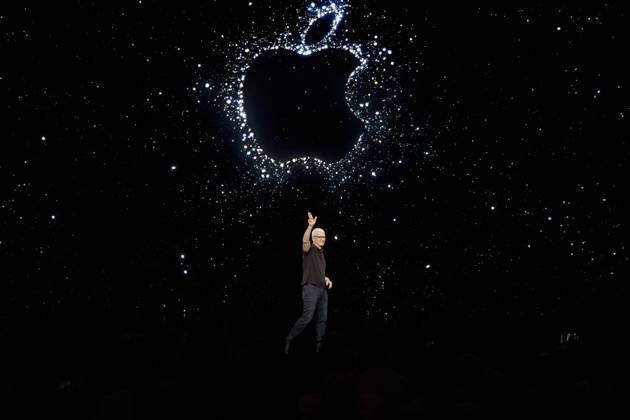 Bilder des Jahres 2022, News 09 September News Themen der Woche KW36 News Bilder des Tages (220908) -- SAN FRANCISCO, Sept. 8, 2022 -- Apple CEO Tim Cook attends a product launch event in San Francisco Bay Area, California, the United States, Sept. 7, 2022. Apple on Wednesday announced new products during a product launch event held in the Steve Jobs Theater. U.S.-SAN FRANCISCO-APPLE-NEW PRODUCTS WuxXiaoling 