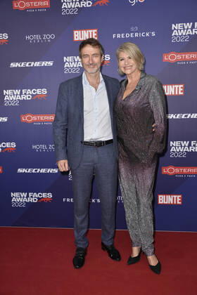 Guido Broscheit mit Partnerin Barbara Klein beim Bunte New Faces Award STYLE in Berlin 08.09.2022