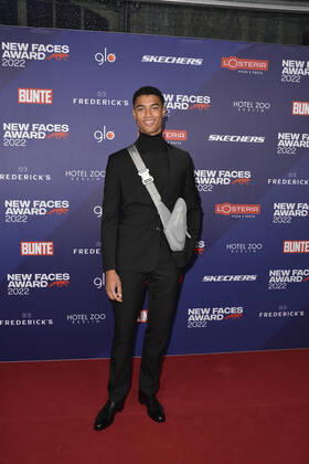 Desire Quadjo Mia beim Bunte New Faces Award STYLE in Berlin 08.09.2022