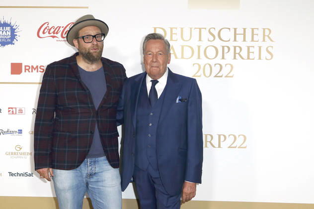 Gregor Meyle und Roland Kaiser bei der Verleihung des Deutschen Radiopreises 2022 im Schuppen 52. Hamburg, 08.09.2022