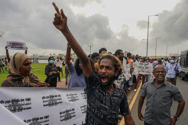 Protest In Colombo, Sri Lanka Anti-government protesters are chanting slogans at Galle Face. September 09, 2022 Colombo, Sri Lanka. This protest was held to demand the release of the activists who were imprisoned in the recent protests and to remember all those who died or were disabled during the recent protests. Apart from this, their main slogans were to demand not to increase the prices of goods. Colombo Sri Lanka Copyright: xThilinaxKaluthotagex originalFilename: kaluthotage-notitle220909_npeob
