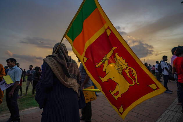 Protest In Colombo, Sri Lanka Anti-government protester with Sri Lankan Flag at Galle Face. September 09, 2022 Colombo, Sri Lanka.This protest was held to demand the release of the activists who were imprisoned in the recent protests and to remember all those who died or were disabled during the recent protests. Apart from this, their main slogans were to demand not to increase the prices of goods. Colombo Sri Lanka Copyright: xThilinaxKaluthotagex originalFilename: kaluthotage-notitle220909_npF6d