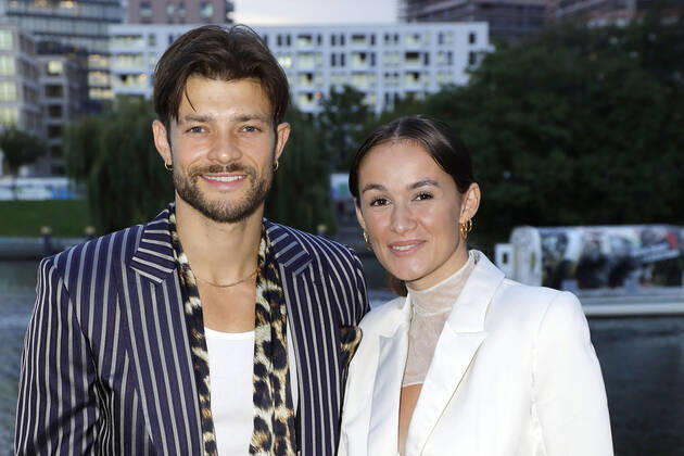 Egon Bauder und seine Ehefrau Mogli (Selima Taibi) bei der Deutscher Schauspielpreis Verleihung am 9.09.2022 in Berlin Deutscher Schauspielpreis 2022 Verleihung in Berlin