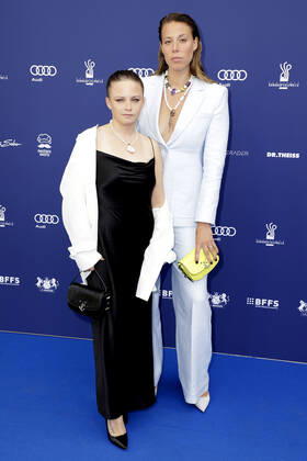 Jasna Fritzi Bauer und Katharina Zorn bei der Deutscher Schauspielpreis Verleihung am 9.09.2022 in Berlin Deutscher Schauspielpreis 2022 Verleihung in Berlin