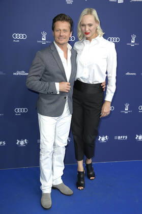 Roman Knizka und Nele Herrmann bei der Verleihung des Deutschen Schauspielpreises 2022 im Restaurant Spindler & Klatt. Berlin, 09.09.2022