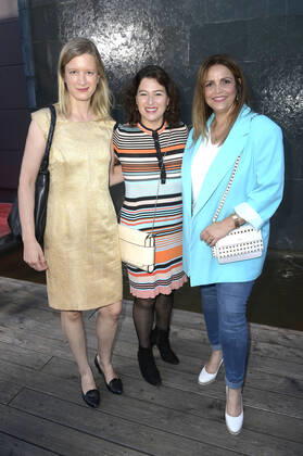 Stephanie Stremler, Esther Zimmering und Rebecca Immanuel bei der Verleihung des Deutschen Schauspielpreises 2022 im Restaurant Spindler & Klatt. Berlin, 09.09.2022