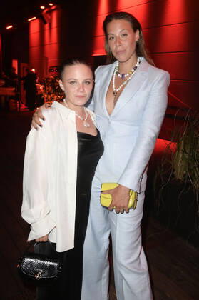 Jasna Fritzi Bauer und Katharina Zorn bei der Verleihung des Deutschen Schauspielpreises 2022 im Restaurant Spindler & Klatt. Berlin, 09.09.2022