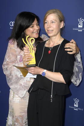 Jasmin Tabatabai und Jule Böwe bei der Verleihung des Deutschen Schauspielpreises 2022 im Restaurant Spindler & Klatt. Berlin, 09.09.2022