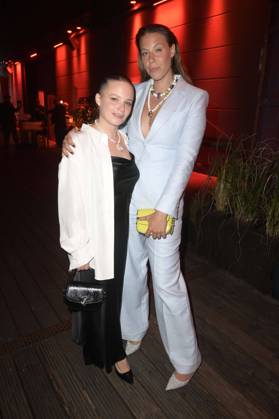 Jasna Fritzi Bauer und Katharina Zorn bei der Verleihung des Deutschen Schauspielpreises 2022 im Restaurant Spindler & Klatt. Berlin, 09.09.2022