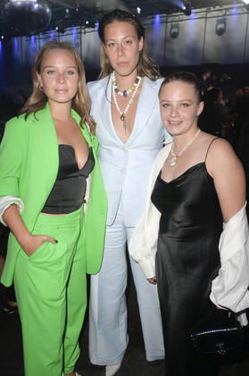 Sonja Gerhardt, Katharina Zorn und Jasna Fritzi Bauer bei der Verleihung des Deutschen Schauspielpreises 2022 im Restaurant Spindler & Klatt. Berlin, 09.09.2022