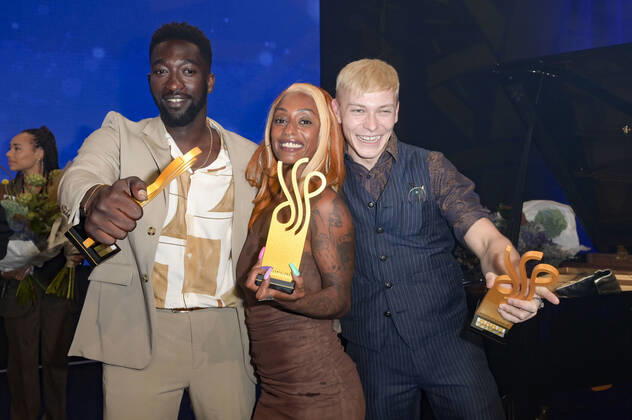 Farba Dieng, Nura und Julius Nitschkoff bei der Verleihung des Deutschen Schauspielpreises 2022 im Restaurant Spindler & Klatt. Berlin, 09.09.2022