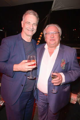 Heinrich Schafmeister und Bernd Stegemann bei der Verleihung des Deutschen Schauspielpreises 2022 im Restaurant Spindler & Klatt. Berlin, 09.09.2022