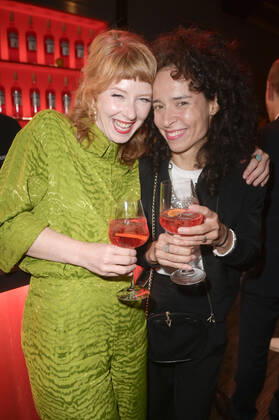 Sarah Bauerett und Arabella Bartsch bei der Verleihung des Deutschen Schauspielpreises 2022 im Restaurant Spindler & Klatt. Berlin, 09.09.2022