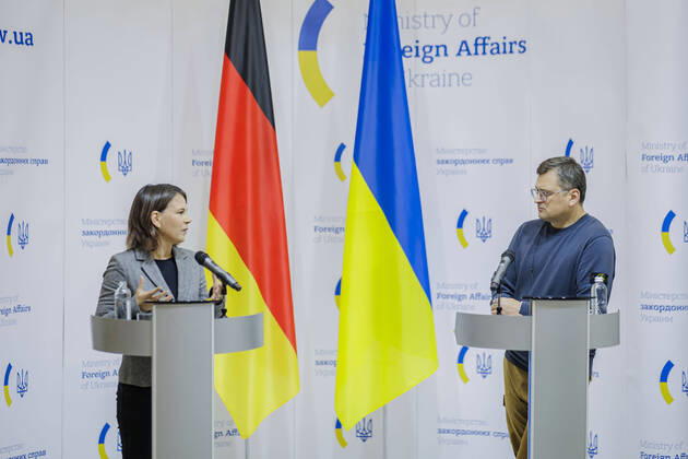 News Themen der Woche KW36 News Bilder des Tages Annalena Baerbock (Buendnis 90 Die Gruenen), Bundesaussenministerin, trifft in Kiew den Aussenminister der Ukraine, Dmytro Kuleba. Hier bei einer gemeinsamen Pressekonferenz. Kiew, 10.09.2022 Kiew Ukraine Copyright: xThomasxTrutschelx