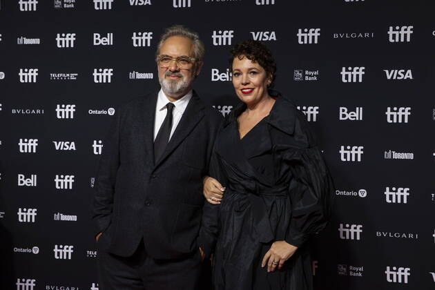 September 11, 2022, Toronto, ON, CAN: Olivia Colman and Sam Mendes arrive at the Toronto International Film FestivalöÄÃ s Tribute Award on Sunday, Sept. 11, 2022. Toronto CAN  - ZUMAc35_ 20220911_zaf_c35_196 Copyright: xChrisxYoungx