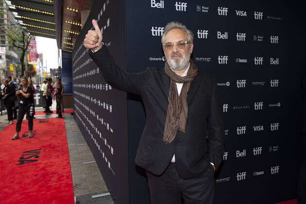 September 12, 2022, Toronto, ON, CAN: Sam Mendes arrives on the red carpet for Empire of Light at the Toronto International Film Festival in Toronto on Monday September 12, 2022. Toronto CAN - ZUMAc35_ 20220912_zaf_c35_077 Copyright: xChrisxYoungx