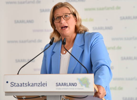 Saarlands Ministerpräsidentin Anke Rehlinger bei einer Rede zur Verleihung des Bundesverdienstkreuzes am Montag den (12.09.2022) in der Saarbrücker Staatskanzlei.