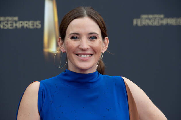 Jeannine MICHAELSEN, Moderatorin, Roter Teppich, Red Carpet Show, Ankunft, arrival, Verleihung des Deutschen Fernsehpreises, Die Nacht der Kreativen - Der Deutsche Fernsehpreis 2022, Deutscher Fernsehpreis 2022 in Koeln, am 13.09.2022.