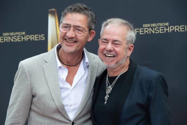 v.l. Robert MATT, Musiker, Helmut ZERLETT, Musiker, Roter Teppich, Red Carpet Show, Ankunft, arrival, Verleihung des Deutschen Fernsehpreises, Die Nacht der Kreativen - Der Deutsche Fernsehpreis 2022, Deutscher Fernsehpreis 2022 in Koeln, am 13.09.2022.