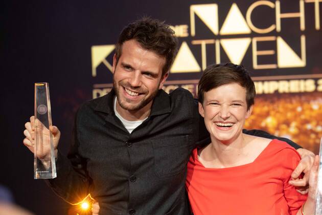 Preistraeger Katharina SCHIELE, Lucas STRATMANN, Verleihung des Deutschen Fernsehpreises, Die Nacht der Kreativen - Der Deutsche Fernsehpreis 2022, Deutscher Fernsehpreis 2022 in Koeln, am 13.09.2022.