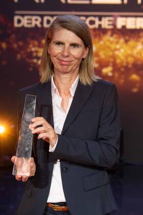 Preistraegerin Petra ALBERT, Verleihung des Deutschen Fernsehpreises, Die Nacht der Kreativen - Der Deutsche Fernsehpreis 2022, Deutscher Fernsehpreis 2022 in Koeln, am 13.09.2022.
