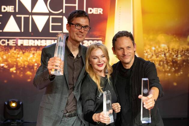Preistraeger Matthias PETSCHE, Inga HUMPE, Tommi ECKART, v.l. Verleihung des Deutschen Fernsehpreises, Die Nacht der Kreativen - Der Deutsche Fernsehpreis 2022, Deutscher Fernsehpreis 2022 in Koeln, am 13.09.2022.