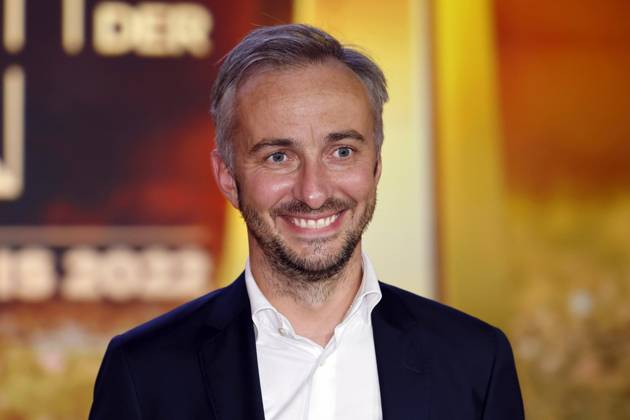 Moderator Jan Böhmermann, Preisträger in der Kategorie Bestes Buch Unterhaltung, bei der Verleihung des Deutschen Fernsehpreises bei Die Nacht der Kreativen - Der Deutsche Fernsehpreis 2022. Köln, 13.09.2022 NRW Deutschland Copyright: xChristophxHardtx