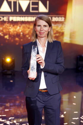 Szenenbildnerin Petra Albert, Preisträgerin in der Kategorie Beste Ausstattung Fiktion, bei der Verleihung des Deutschen Fernsehpreises bei Die Nacht der Kreativen - Der Deutsche Fernsehpreis 2022. Köln, 13.09.2022 NRW Deutschland Copyright: xChristophxHardtx