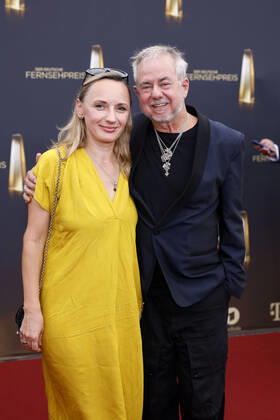 Musiker Helmut Zerlett und seine Frau Natalia Zerlett bei der Verleihung des Deutschen Fernsehpreises bei Die Nacht der Kreativen - Der Deutsche Fernsehpreis 2022. Köln, 13.09.2022 NRW Deutschland Copyright: xChristophxHardtx