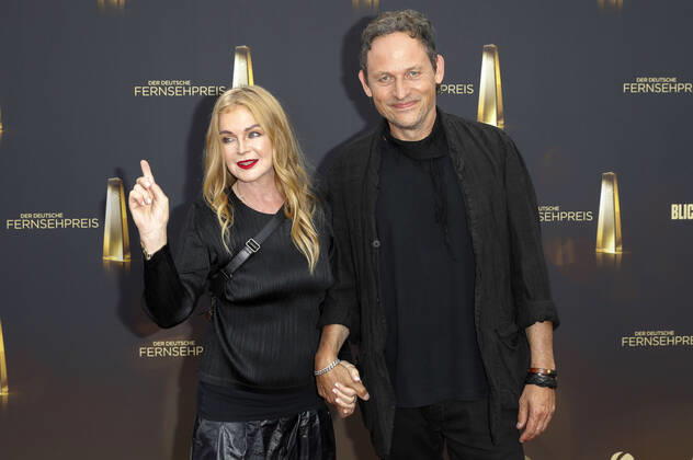 Inga Humpe mit Partner Tommi Eckart von 2raumwohnung bei der Verleihung des Deutschen Fernsehpreises 2022 - Die Nacht der Kreativen im Studio Ehrenfeld. Köln, 13.09.2022