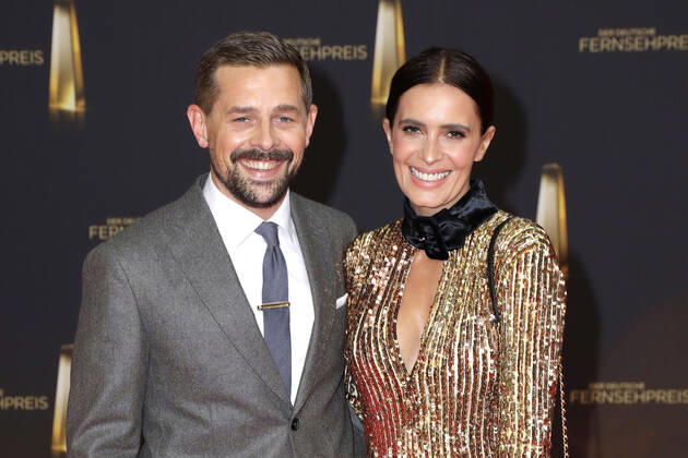 Klaas Heufer-Umlauf und seine Ehefrau Doris Golpashin bei der Deutscher Fernsehpreis Verleihung am 14.09.2022 in Koeln Deutscher Fernsehpreis Verleihung 2022 in Köln