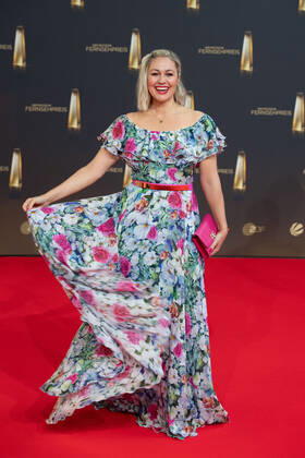 Ruth MOSCHNER, Moderatorin, Roter Teppich, Red Carpet Show, Ankunft, arrival, Verleihung des Deutschen Fernsehpreises, Der Deutsche Fernsehpreis 2022, Deutscher Fernsehpreis 2022 in Koeln, am 14.09.2022.