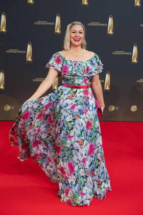 Ruth MOSCHNER, Moderatorin, Roter Teppich, Red Carpet Show, Ankunft, arrival, Verleihung des Deutschen Fernsehpreises, Der Deutsche Fernsehpreis 2022, Deutscher Fernsehpreis 2022 in Koeln, am 14.09.2022.