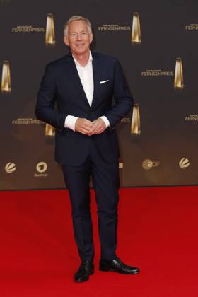 Der Deutsche Fernsehpreis 2021 Johannes B. Kerner auf dem roten Teppich bei der Verleihung Der Deutsche Fernsehpreis Die TV-Highlights des Jahres am 14. September in den MMC Studios Köln. Copyright: xEventpressxGolejewskix