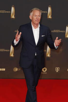 Der Deutsche Fernsehpreis 2021 Johannes B. Kerner auf dem roten Teppich bei der Verleihung Der Deutsche Fernsehpreis Die TV-Highlights des Jahres am 14. September in den MMC Studios Köln. Copyright: xEventpressxGolejewskix