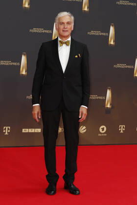 Der Deutsche Fernsehpreis 2021 Walter Sittler auf dem roten Teppich bei der Verleihung Der Deutsche Fernsehpreis Die TV-Highlights des Jahres am 14. September in den MMC Studios Köln. Copyright: xEventpressxGolejewskix