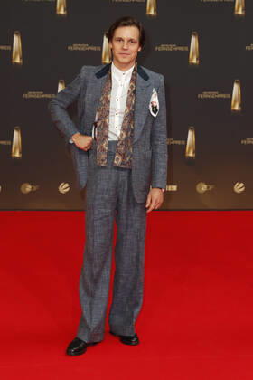 Der Deutsche Fernsehpreis 2021 Franz Hartwig auf dem roten Teppich bei der Verleihung Der Deutsche Fernsehpreis Die TV-Highlights des Jahres am 14. September in den MMC Studios Köln. Copyright: xEventpressxGolejewskix