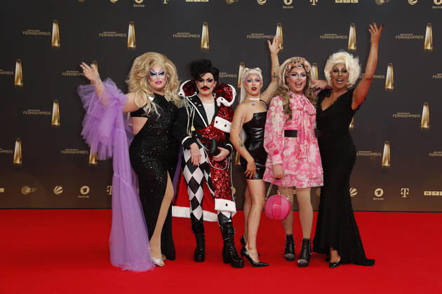 Der Deutsche Fernsehpreis 2021 Tim Bambi Mercury Knaak, Boris Envy Peru Itzkovich Escobar auf dem roten Teppich bei der Verleihung Der Deutsche Fernsehpreis Die TV-Highlights des Jahres am 14. September in den MMC Studios Köln. Copyright: xEventpressxGolejewskix