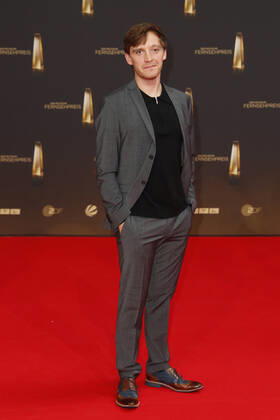 Der Deutsche Fernsehpreis 2021 Jonas Nay auf dem roten Teppich bei der Verleihung Der Deutsche Fernsehpreis Die TV-Highlights des Jahres am 14. September in den MMC Studios Köln. Copyright: xEventpressxGolejewskix