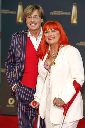 Jörg Draeger mit Ehefrau Petra Draeger bei der Verleihung des Deutschen Fernsehpreises 2022 in den MMC Studios. Köln, 14.09.2022