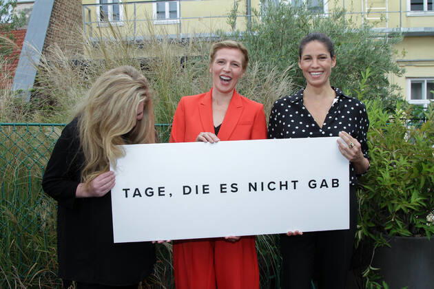 Entertainment Bilder des Tages 20220915 Pressetermin und Praesentation der Serie Tage die es nicht gab WIEN, OESTERREICH - 15. SEPTEMBER: Schauspielerin Diana Amft, Schauspielerin Franziska Weisz und Schauspielerin Jasmin Gerat beim Pressetermin der Serie Tage die es nicht gab im Hotel Altstadt Vienna am 15. September 2022 in Wien, Oesterreich. 220915_SEPA_49_005 Copyright: xBarbaraxLoschanx SEPAxMedia